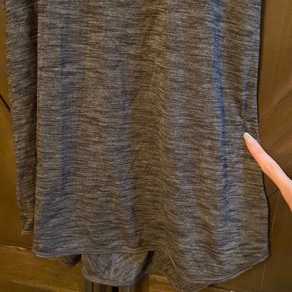 Lot of 2 Lululemon🍋Essential Tank’s - Picture 11 of 12